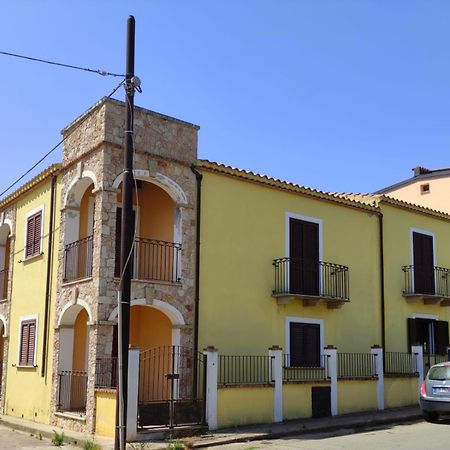 Appartement Casa Il Cortile Fiorito à Tortolì Extérieur photo