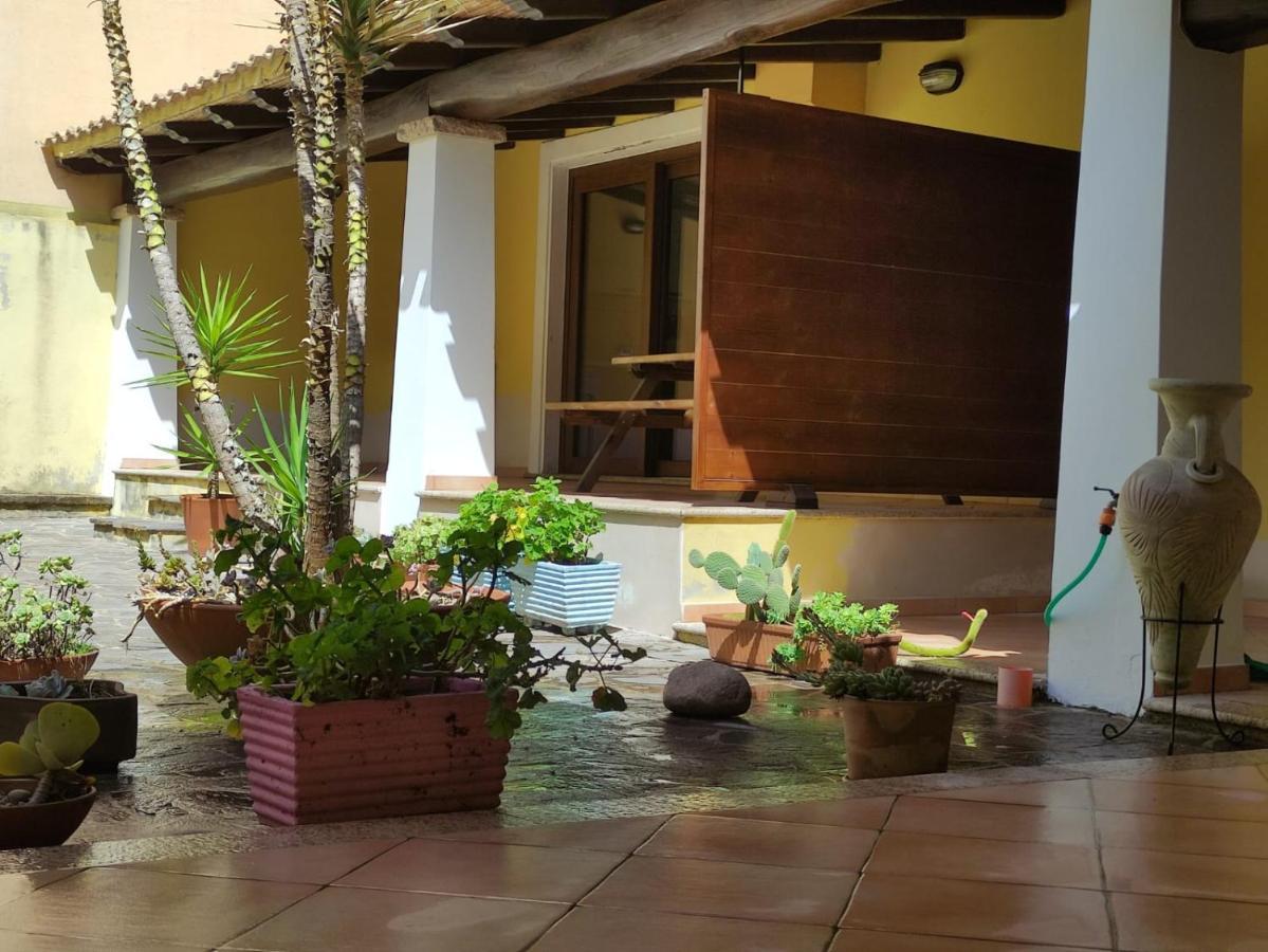 Appartement Casa Il Cortile Fiorito à Tortolì Extérieur photo