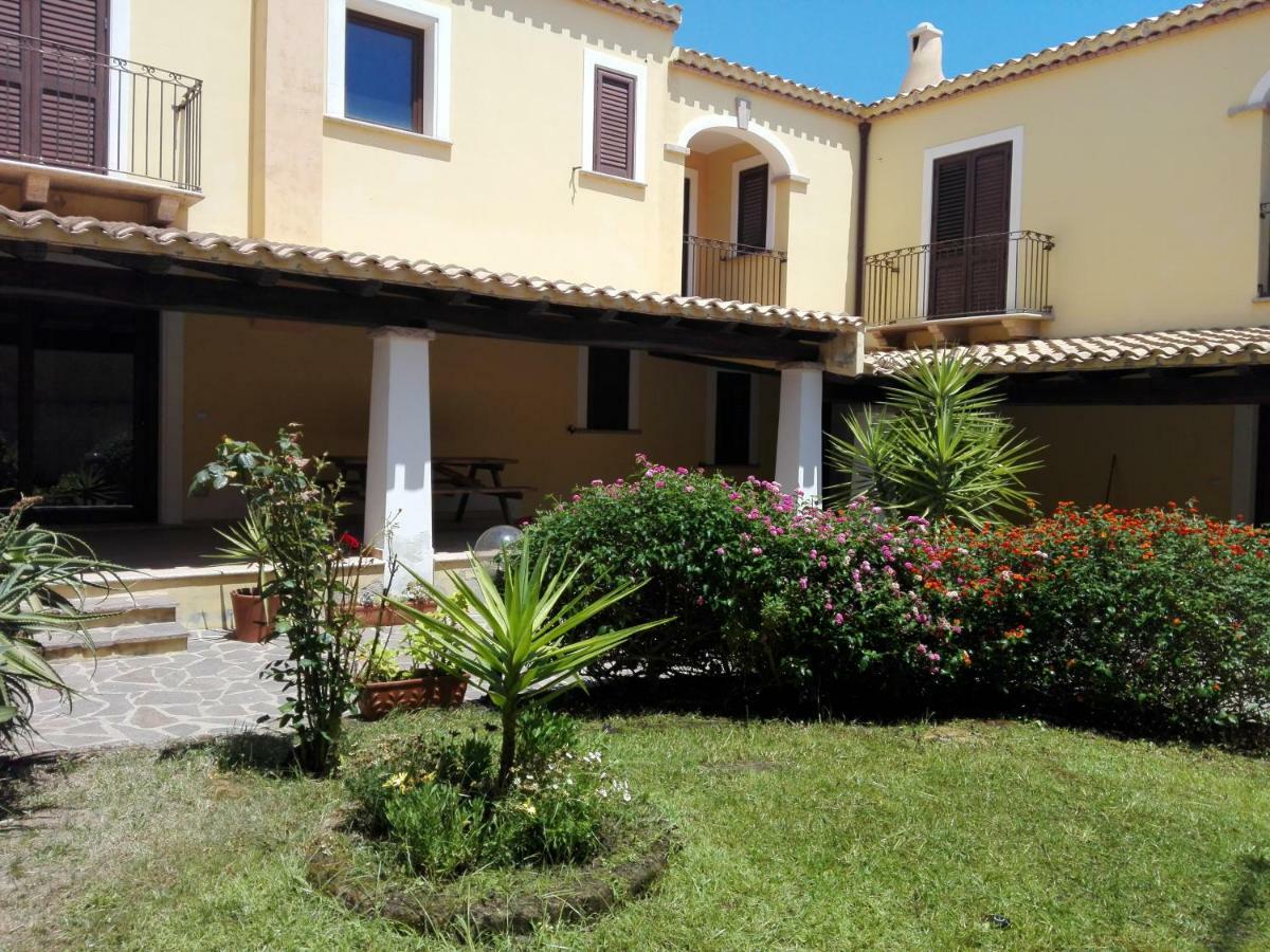 Appartement Casa Il Cortile Fiorito à Tortolì Extérieur photo